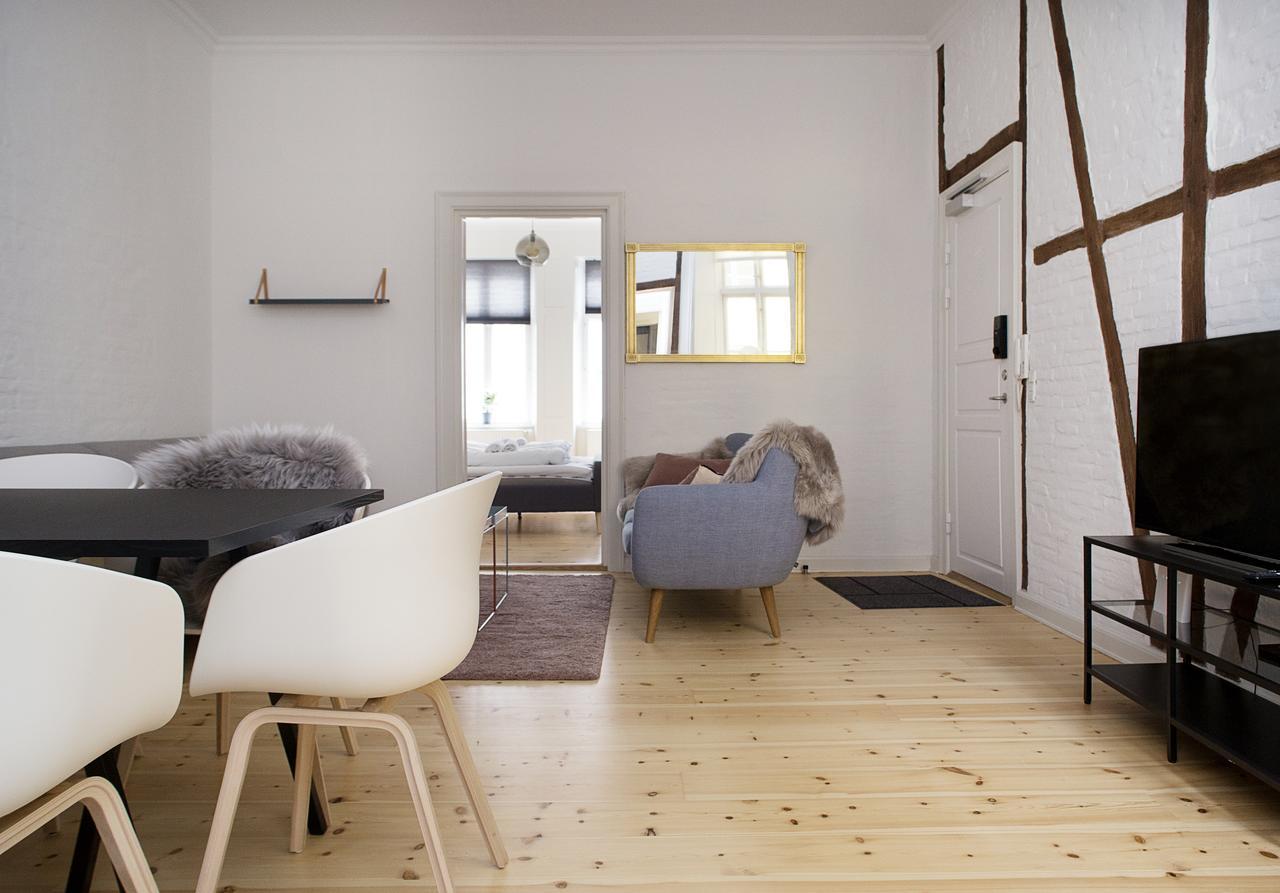 Spacious In Centre Leilighet